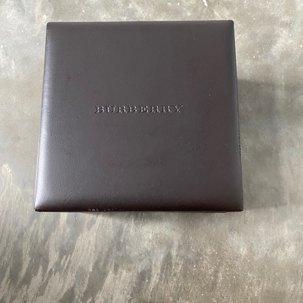 Authentic Burberry watch perfect condition - Picture 5 of 6